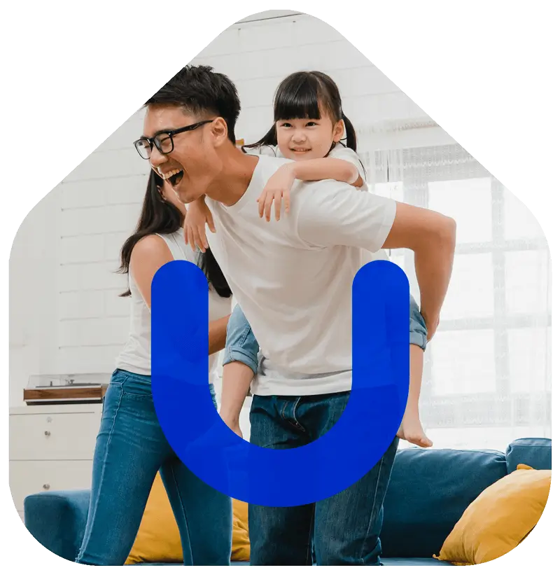 ครอบครัวมีความสุขกับบ้านใหม่
